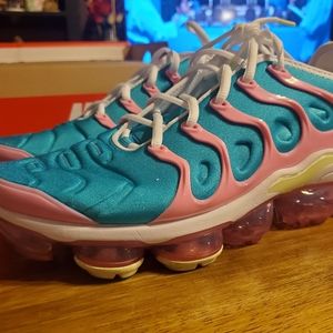 W Air Vapormax Plus Nike 9.5 EUC White/Barely Volt